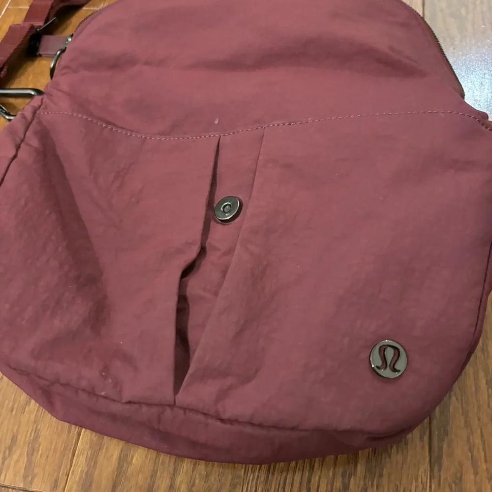 Lululemon burgundy/wine Festival cross body - Picture 3 of 6